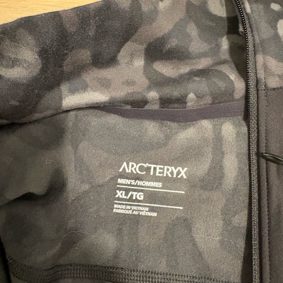 Arc'teryx Men's Gray Patterned Performance Jacket - Picture 8 of 9